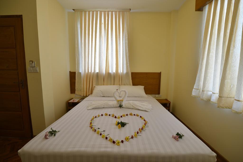 Northern Breeze Hotel Bagan Buitenkant foto