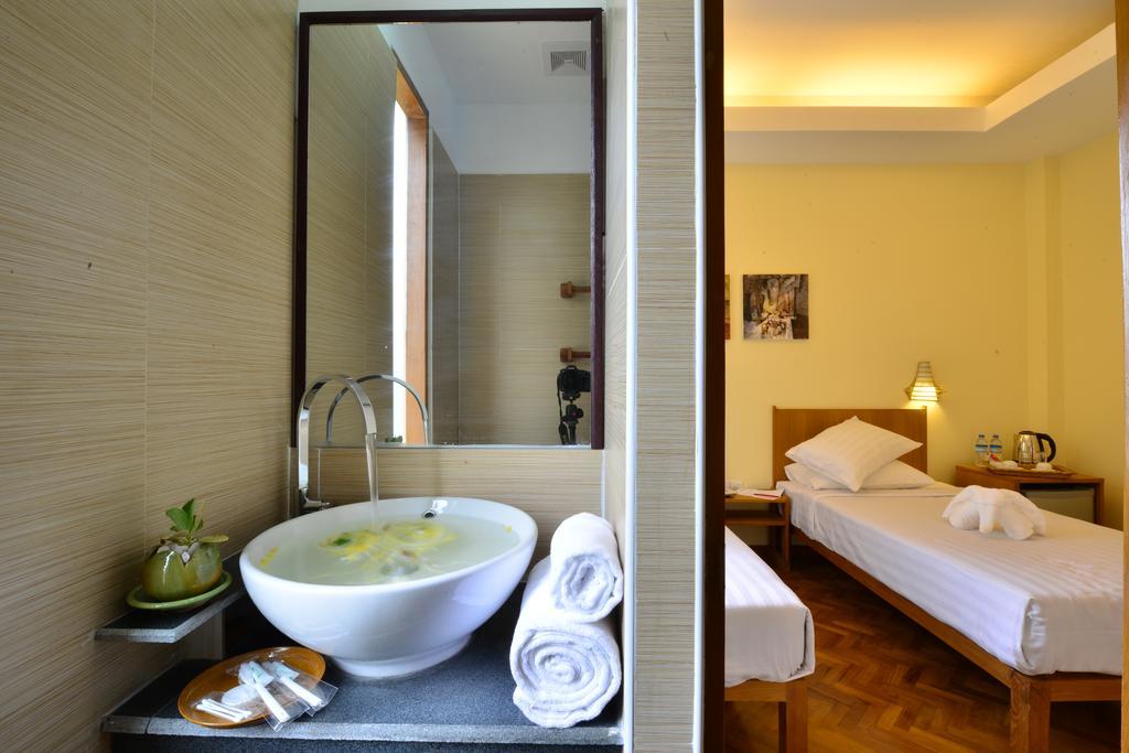 Northern Breeze Hotel Bagan Buitenkant foto