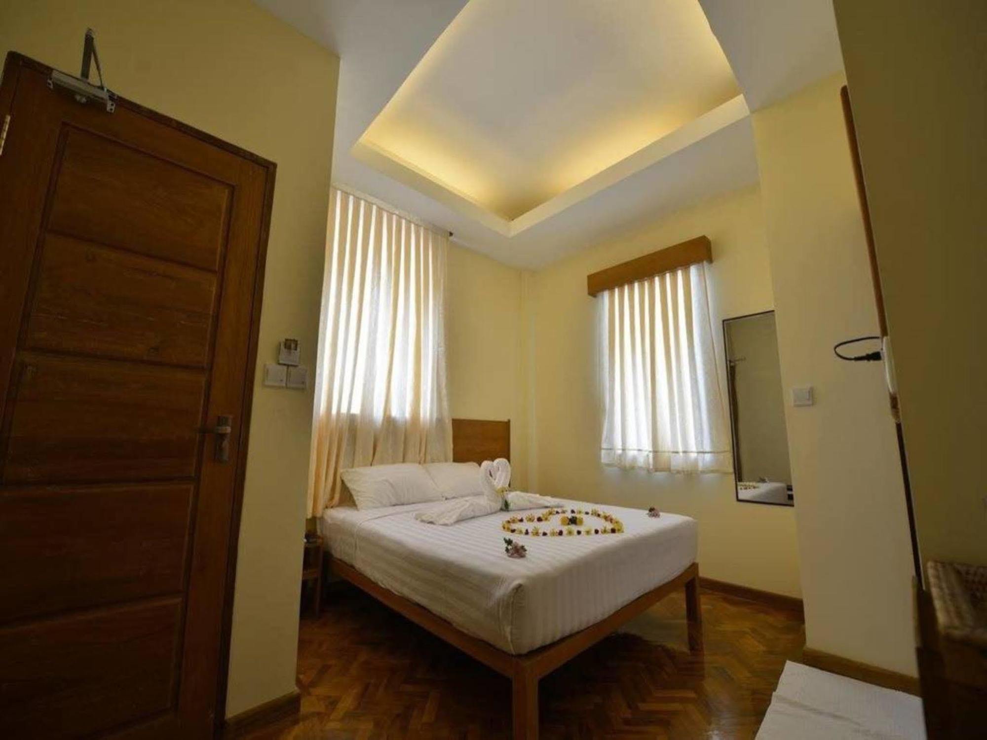 Northern Breeze Hotel Bagan Buitenkant foto