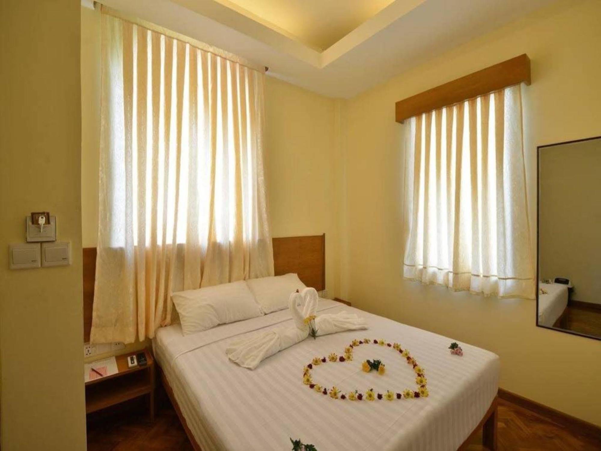 Northern Breeze Hotel Bagan Buitenkant foto