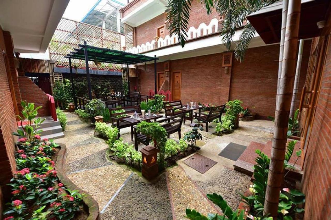 Northern Breeze Hotel Bagan Buitenkant foto